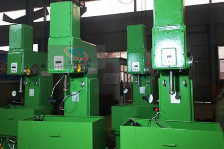 使用數(shù)控珩磨機(jī)時，需懂得維護(hù)保養(yǎng)！